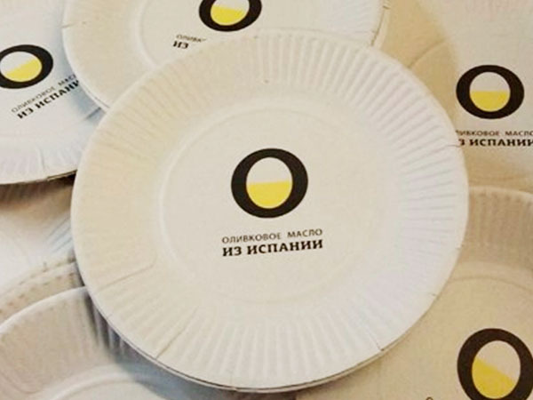 odnorazovye-bumazhnye-tarelki-s-logotipom