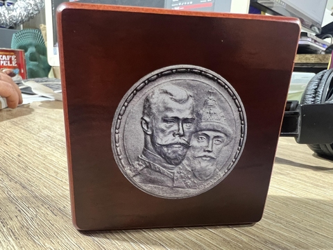 Печать на деревянных коробках для монет