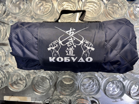 Сворачивающийся в сумку плед с лого